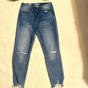 Women’s distressed skinny Jean